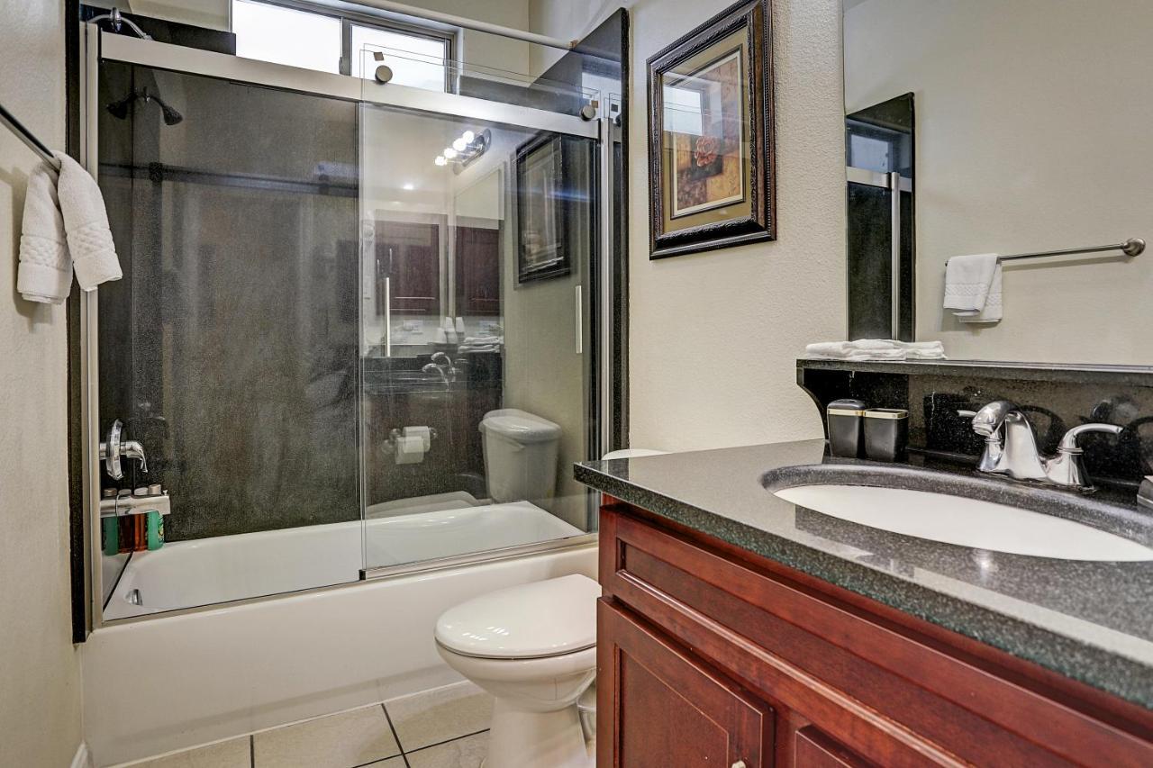 Villa Corporate 2 Bedroom Suite Furnished Condo Хьюстон Экстерьер фото