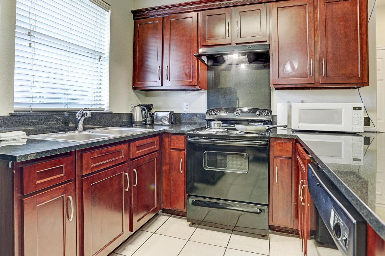 Villa Corporate 2 Bedroom Suite Furnished Condo Хьюстон Экстерьер фото